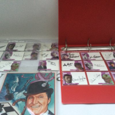 A collection of signed The Avengers trading cards plus a Patrick Macnee signed picture. Other names include Brian Blessed, Honor Blackman, Bernard Cribbins etc.
