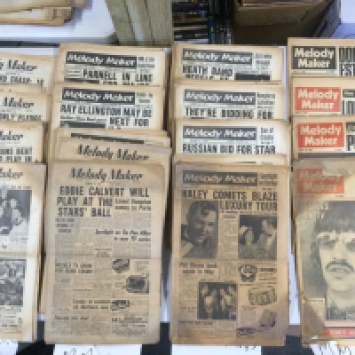A box of 1950s/60s Melody Maker music papers. Some condition issues.