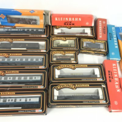 collection of Boxed 00 Gauge Mainline Coaches. Wagons. And Others.