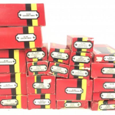 A Collection of 00 Gauge Accessories. No Reserve.