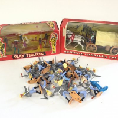 A Boxed Cherilea covered wagon. Indians and quantity of loose confederate soldiers.