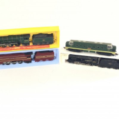 A box containing 4 Hornby 00 gauge locomotives to include D9012 Crepello. The flying Scotsman 60103. King George VI 6244 and 48073.