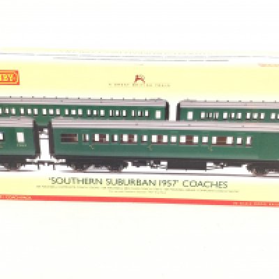 A Boxed Hornby 0 Gauge Southern Suburban 1957 COACHES #R4379.