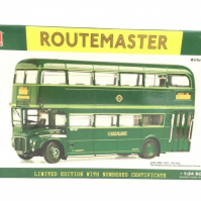 A Boxed Sun Star Routemaster 2904:RMC 1453-453 CLT Bus 1:24 Scale. With Certificate and mirrors.