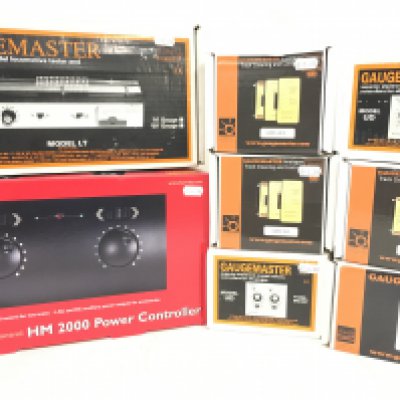 A Colleague of Boxed 00 Gauge Controllers By Gaugemaster and Hornby. No reserve.