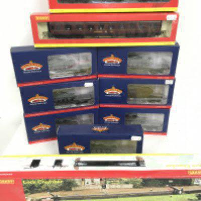 A Collection of Boxed 00 Gauge items Including Bachmann and Hornby.
