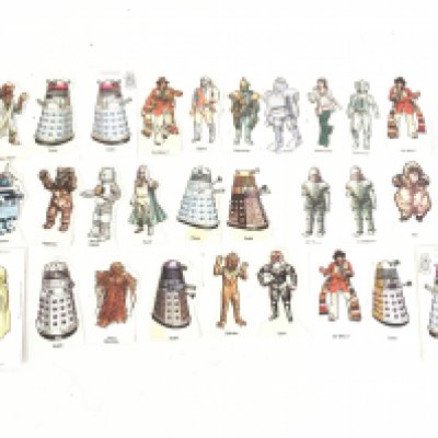 A collection of Dr.Who pieces..includes a vintage complete set of Nestle wrappers 1971..weetabix cards 1975 series..walls ice cream cards from 1967 50 cards. A reproduction 1960s Cadets sweet cards.