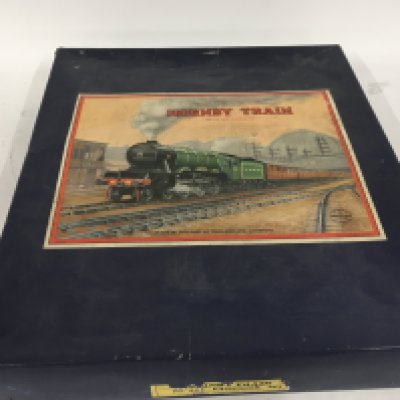 A boxed Clockwork Hornby Train Set No.501 appears to be in working order. 0 gauge