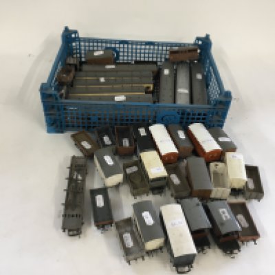 A joblot collection in excess of 40 model railway wagons and coaches by various manufacturers all 00 gauge.