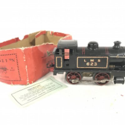 An 0 Gauge clockwork locomotive.
