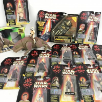 A Collection of Carded Star Wars Episode 1 Figures and a Boxed Power of The Force Dewback (box is worn). No Reserve.