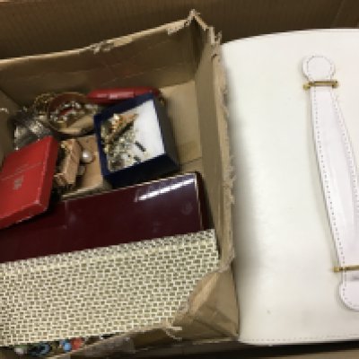 A large box of costume jewellery including brooches , cufflinks etc . Postage catC