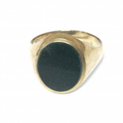 A 9ct gold gents ring. Size S 5.32g Postage A