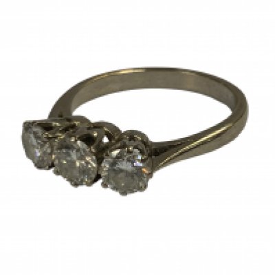 An 18ct white gold 3 stone diamond trilogy ring, Size O.