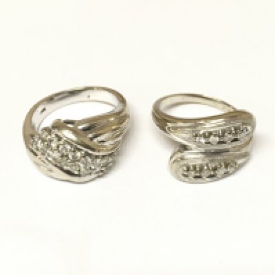 Two 14ct white gold diamond cluster rings. Approximately 11.8g and sizes K and L