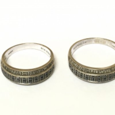 Two 9ct white gold band rings set with white and black diamonds. Approximately 5.8g and sizes O 1/2 and S
