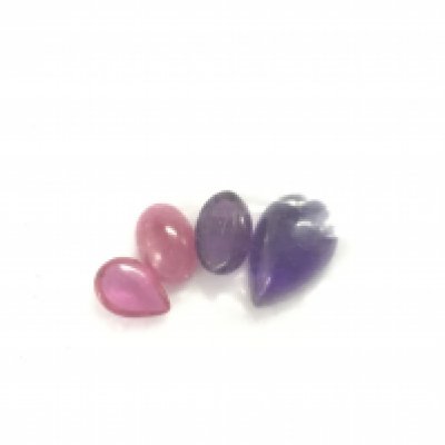 Mixed loose gemstones including 2.32ct amethysts and 1.16ct rubies. Postage A