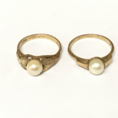 Two 9ct gold rings set with pearl. Approximately 4.57g size L 1/2 and M 1/2