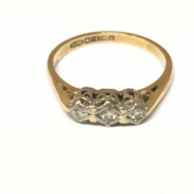 An 18ct gold ring set with small diamonds. 2.71g size N Postage A