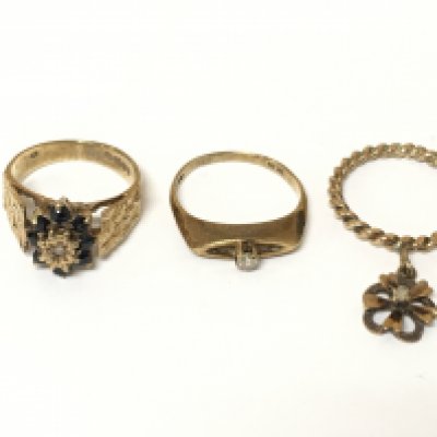 Three 9ct gold rings set various designs. Sizes H and I approximately 6.14g