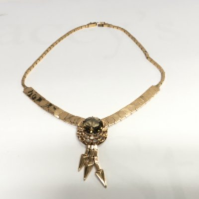 A 14ct necklace set with large quartz stone. Approximately 28g