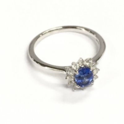 9ct white gold oval sapphire and diamond cluster ring. Sapphire 0.49ct and diamonds 0.19ct. Size M