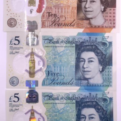 AK47 Serial number &#20132662755 note issue AK47573911/ AK47698918 together with &#201326627510 note AK47183670 (A)- NO RESERVE