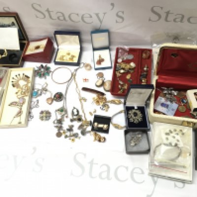 A collection of assorted costumes jewellery including onyx cufflinks and silver items. Postage B