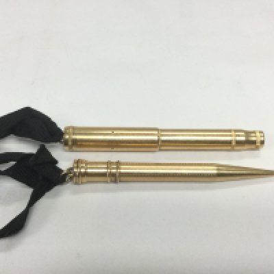 A gold plated Parker pen and propelling pencil (2). Shipping category A.