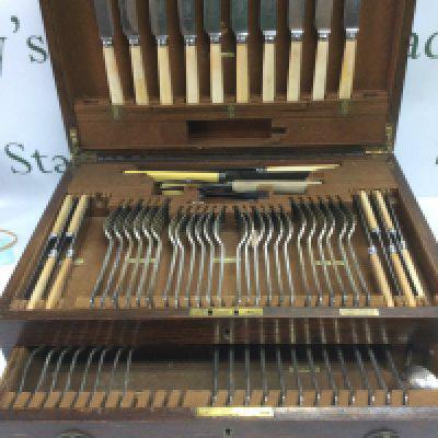 A circa 1930s oak cased Mappin & Webb cutlery set. Shipping category D.