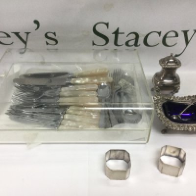 A collection of silver and silver plated items including two silver napkin rings, vintage cutlery etc. Shipping category C.