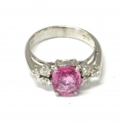 An 18ct white gold pink topaz set ring. Size N and 5.04g