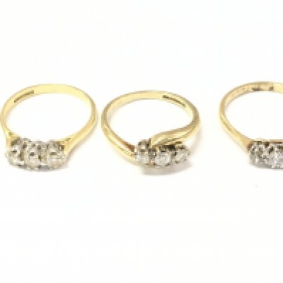 Three 18ct gold three stone diamond rings. Sizes K L and L 1/2 7.5g