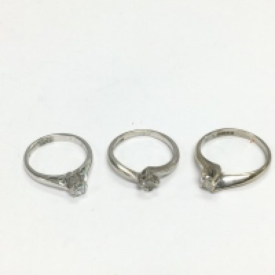 Three 18ct white gold diamond solitaire rings, approx sizes H and M. Total approx 7.7g. Shipping category A.