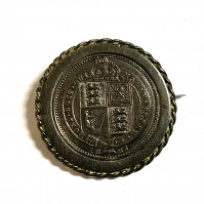 An 1887 Jubilee sixpence in silver brooch mount.