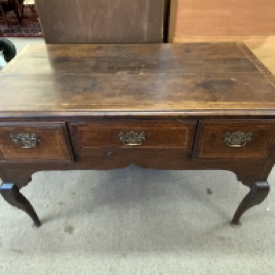 An 18th Century oak lowboy with 3 drawers. 98cm x 60cm x 69cm.
