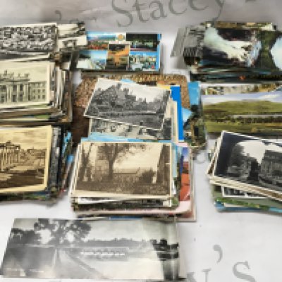 A large collection of British and foreign postcards , postage category B- NO RESERVE