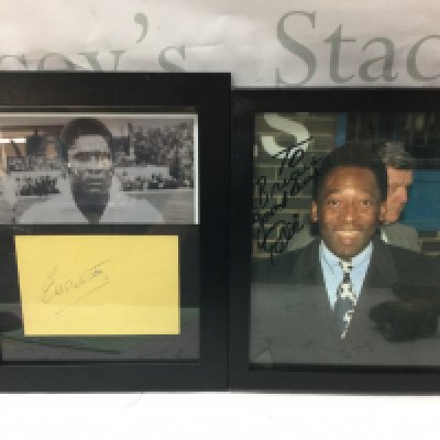 Framed signed football autographs Eusebio da Silva Ferreira And pele . Frame dimensions 25x30cm & 23.5x29cm