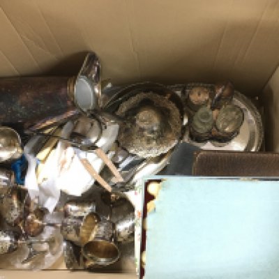 A collection of silver plated items including boxed cutlery- NO RESERVE