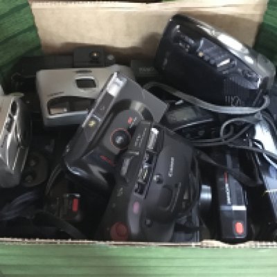 18 point and shoot cameras including Konica, Hanimex 35 SF. Postage category C