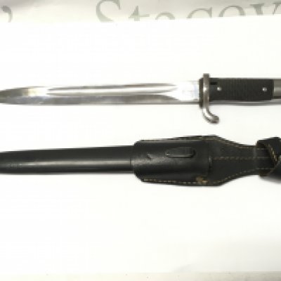 A rare German Customs bayonet , Maker C Eickhorn early trademark , marked on Guillon RFV with frog . Blade 26cm long. Near in mint condition . 39cm total length. This lot cannot be posted