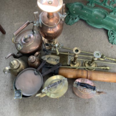 A mixed lot of brass and copper to include a copper Samova in the form of a Grecian urn.