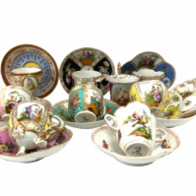 A collection of good 19th century cabinet cups and saucers. (D)