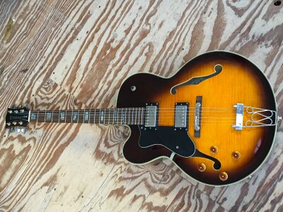 A left handed Tanglewood JZ503 SB LH archtop jazz guitar. Comes with soft carry case.