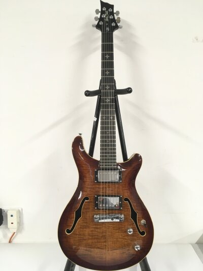 A Harley Benton CST 24 Deluxe electric guitar. Comes with soft carry case.