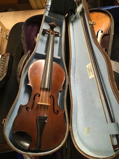 A cased violin and bow (no label inside soundhole) and two autoharps, no cases (3).