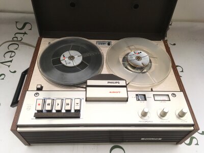 A Philips 4307 reel to reel machine.