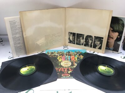 An early UK numbered mono pressing of The Beatles White Album complete with all inserts, 0045725 plus an early mono Sgt Peppers LP. EX/VG+.