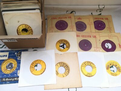 A collection of rock n roll and rockabilly 7" singles including some Sun labels and purple HMV Elvis Presley releases. Some original, some later repressings.