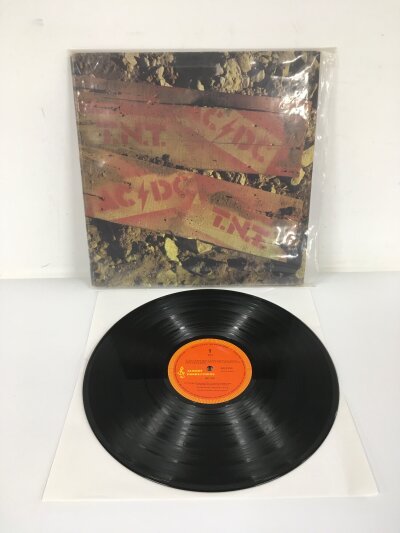 A New Zealand reissue of the AC/DC LP TNT on Albert Productions APLP 016. Small areas of writing on labels.